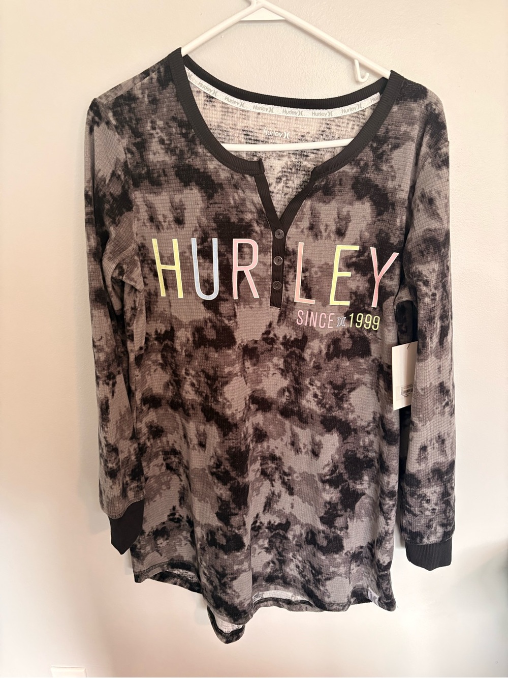 Hurley Gray & Black Tie-Dye Henley Long Sleeve Top
